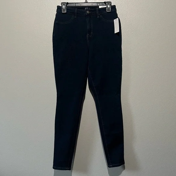 STYLE & CO-NWT High Rise Curvy Fit Jegging Dark Washed Jeans Size 4 - Picture 1 of 5